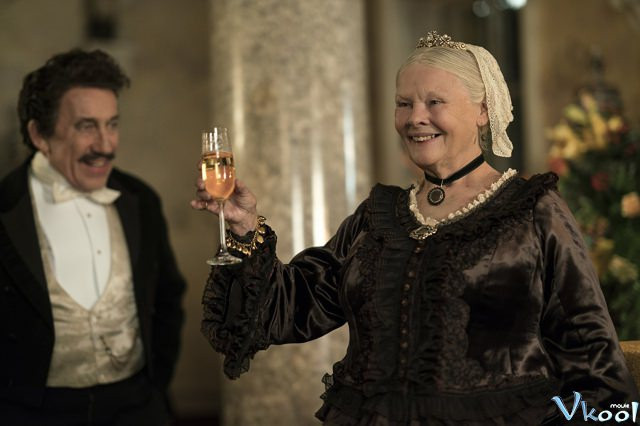 Xem Phim Nữ Hoàng & Tri Kỷ - Victoria & Abdul - Vkool.Net - Ảnh 4