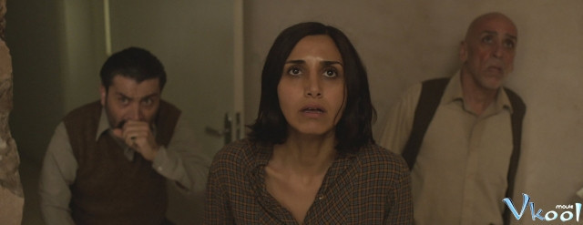 Xem Phim Bóng Ma Trong Gió - Under The Shadow - Vkool.Net - Ảnh 3